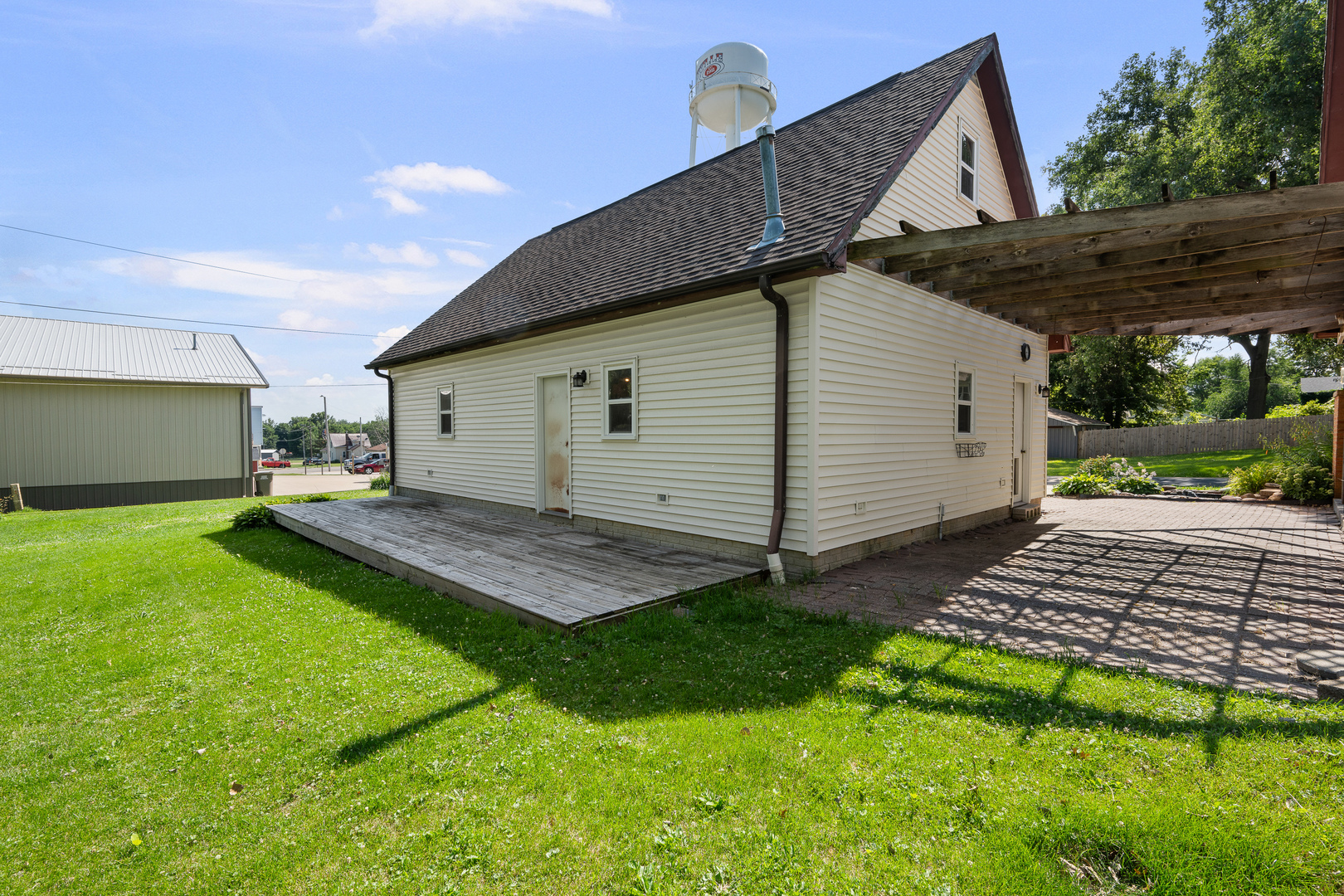 411 3rd Street Property Photo 5