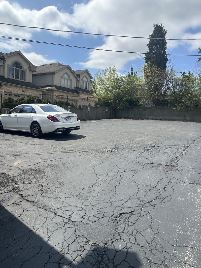 8826 S Roberts Road Property Photo 6