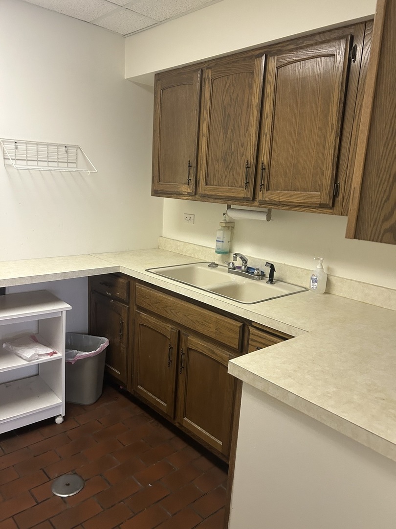 8826 S Roberts Road Property Photo 14