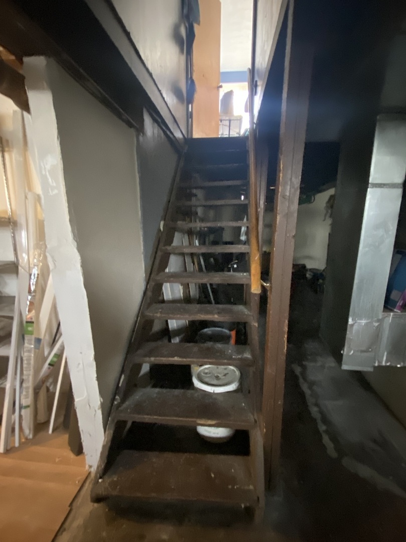 547 W 69th Street Property Photo 9