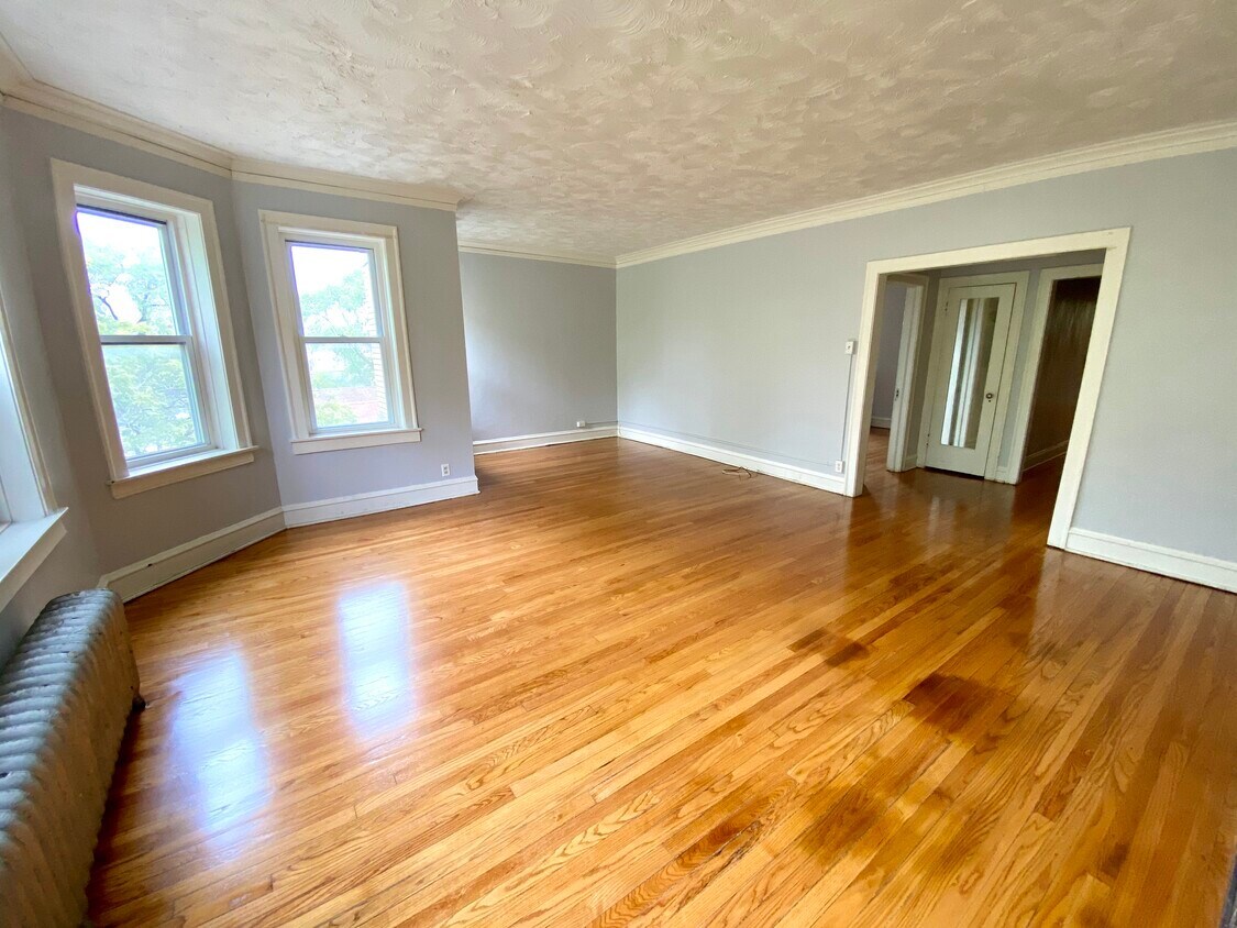 7931 S Manistee Avenue Property Photo 6