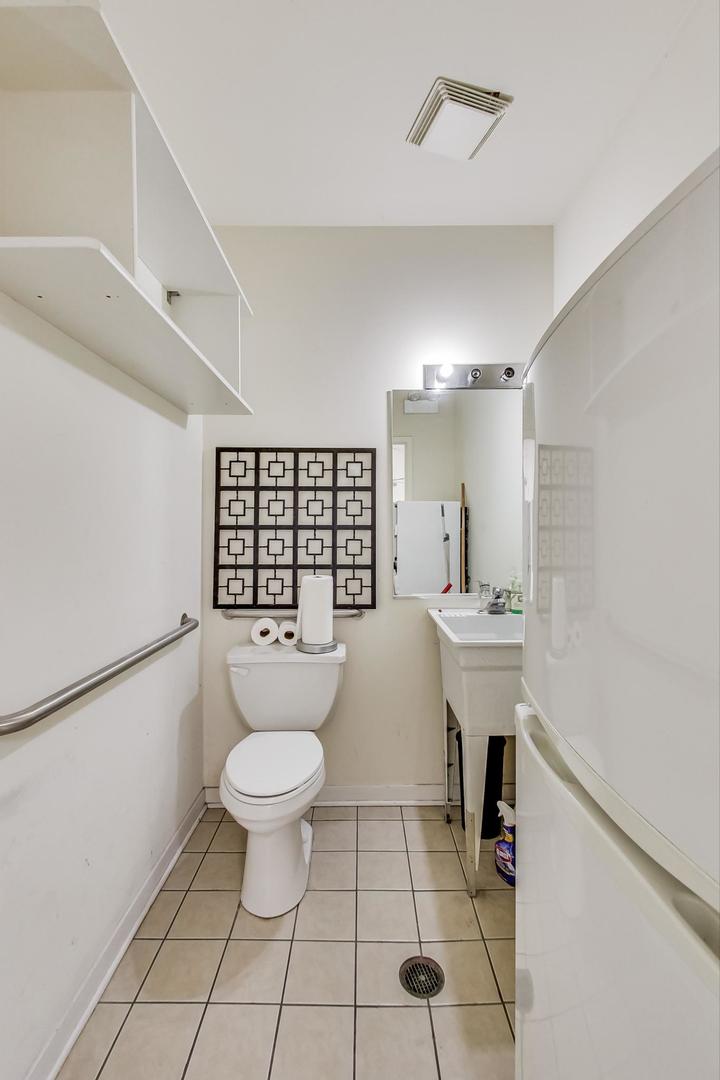 871 N Larrabee Street Property Photo 7