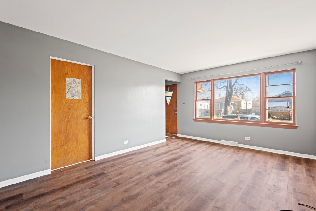 3606 S 53rd Court Property Photo 4