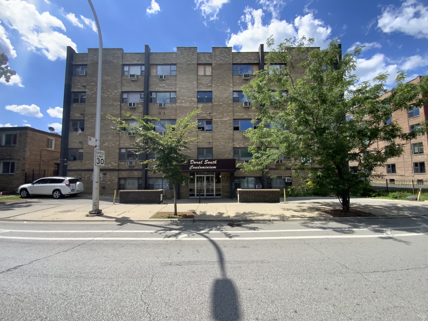 7854 S South Shore Drive 405 Property Photo 1