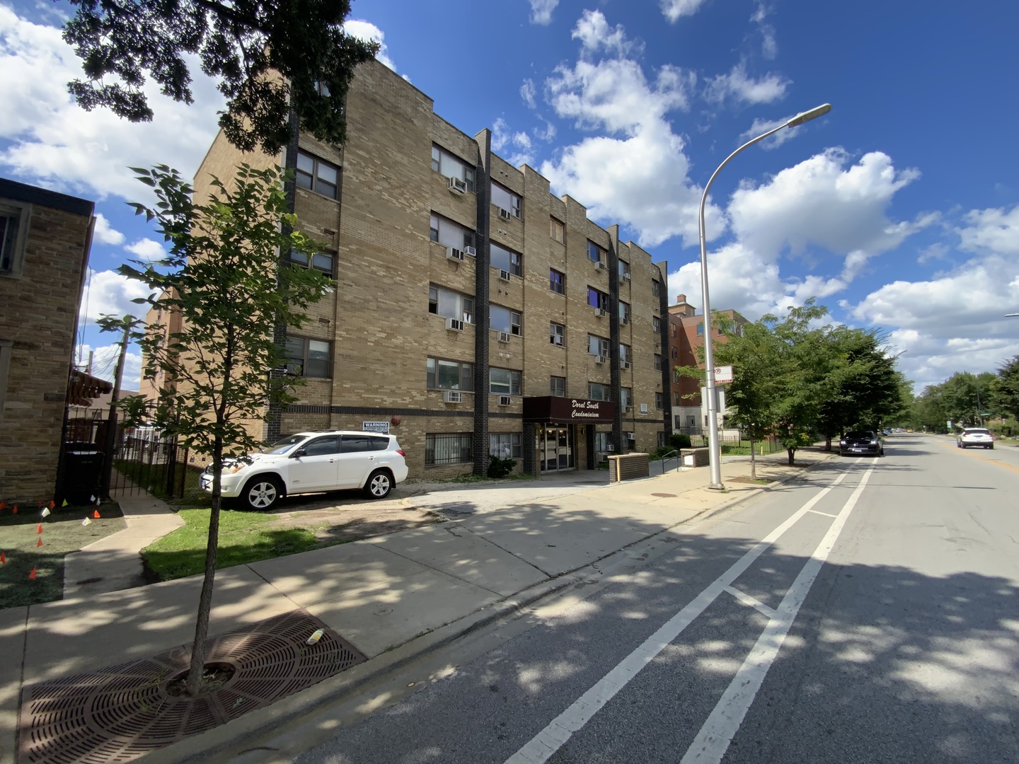 7854 S South Shore Drive 405 Property Photo 2