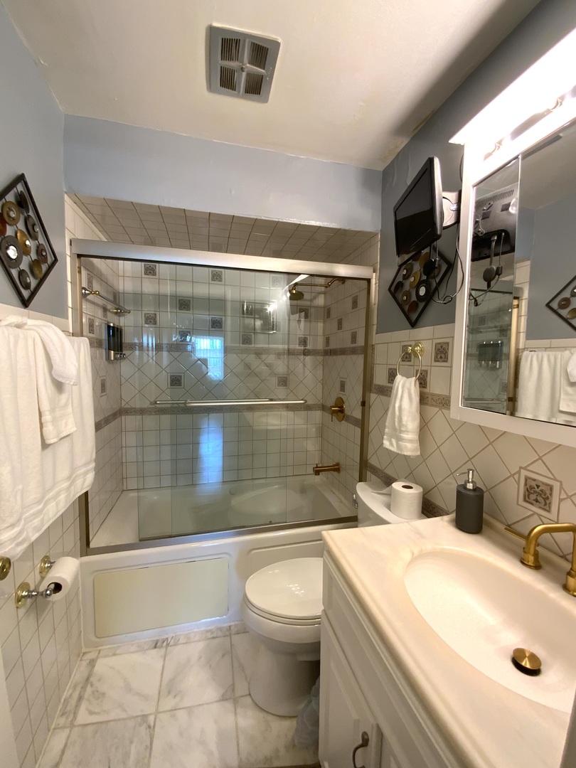 7854 S South Shore Drive 405 Property Photo 21