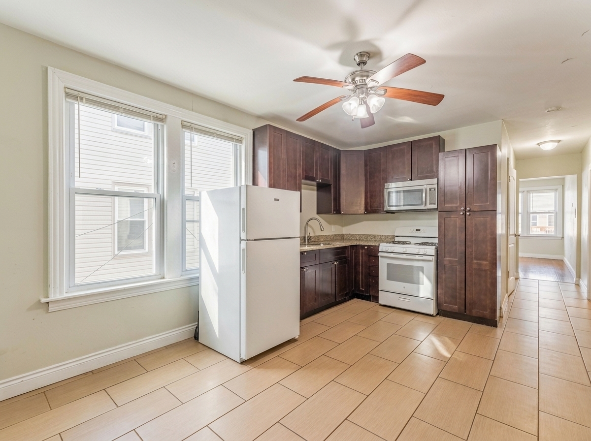 2849 S Kolin Avenue Property Photo 8