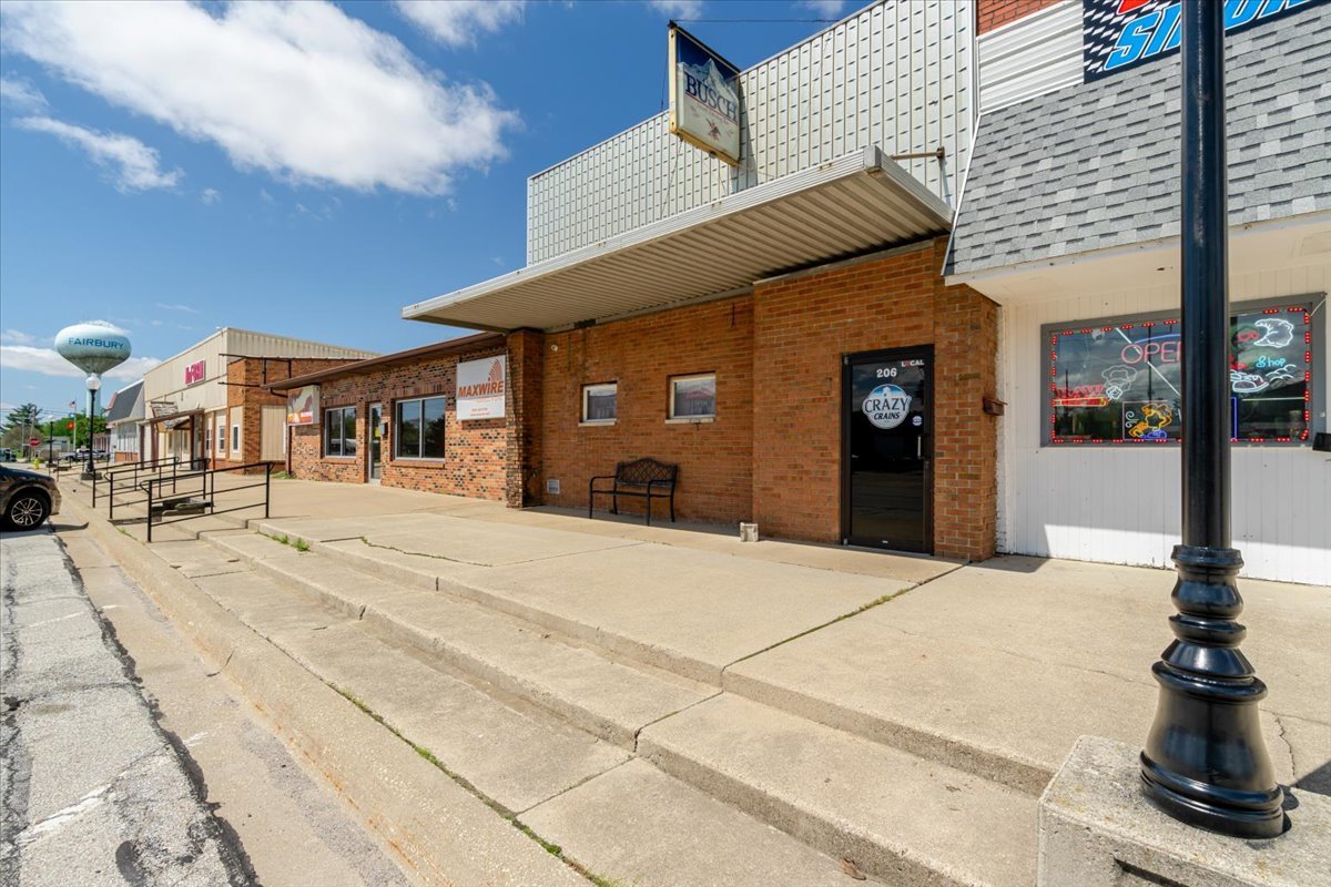 206 W Locust Street Property Photo 2