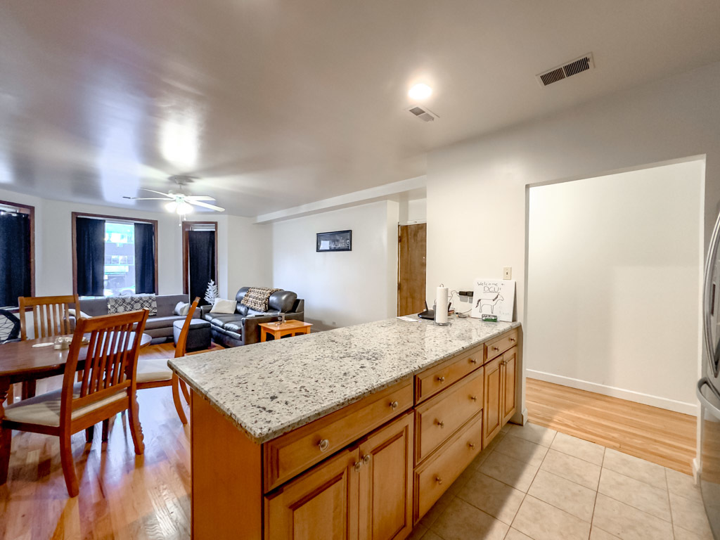 6711 N Sheridan Road 1n Property Photo 4