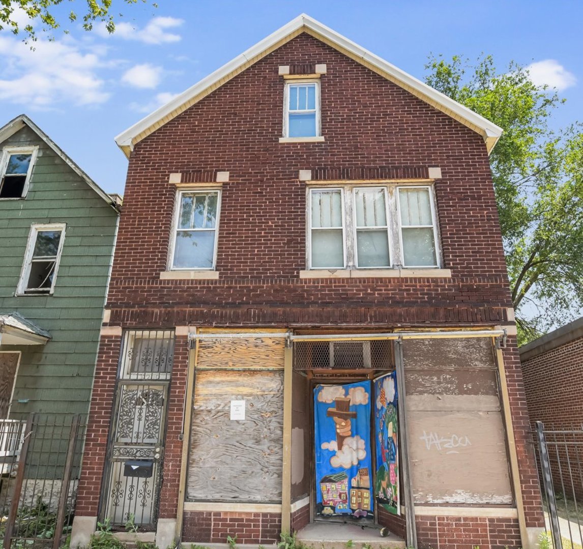 8209 S South Shore Drive Property Photo 1