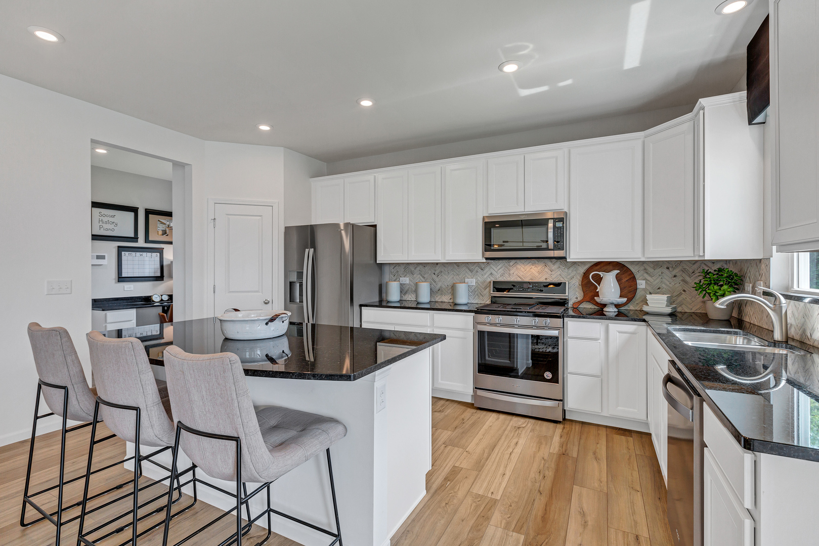 12708 S Harry Circle Property Photo 2