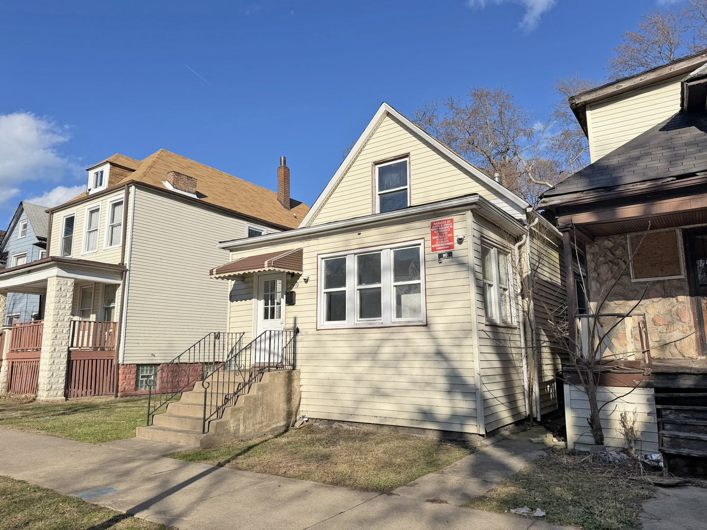 7939 S Escanaba Avenue Property Photo 3