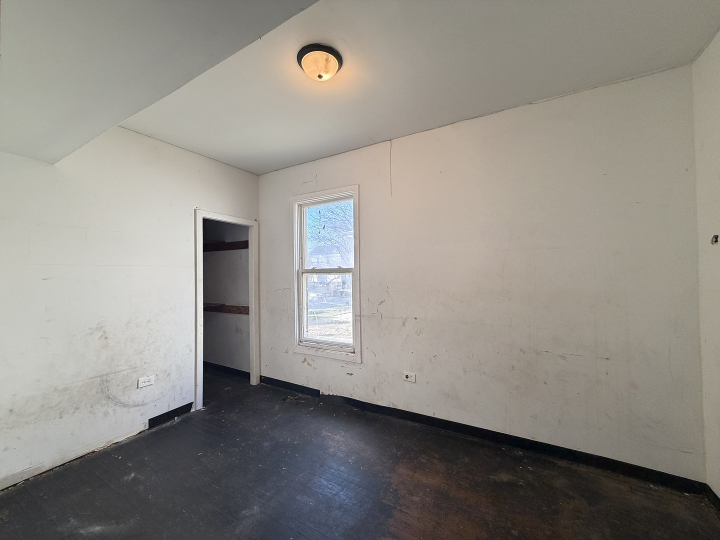 7939 S Escanaba Avenue Property Photo 8