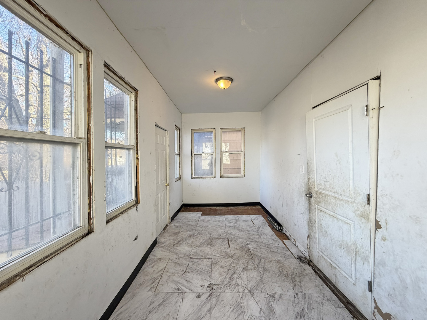 7939 S Escanaba Avenue Property Photo 14