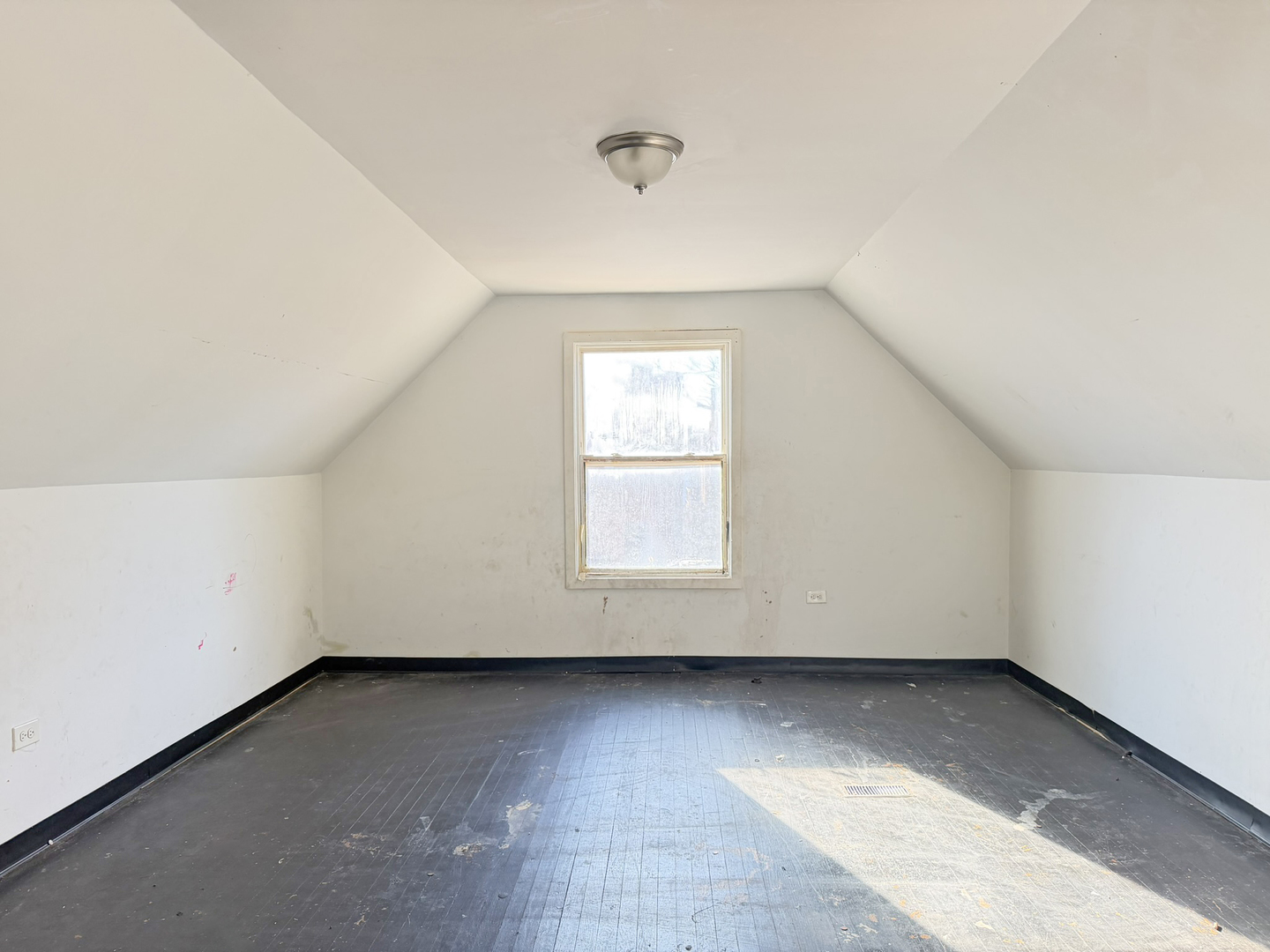 7939 S Escanaba Avenue Property Photo 15