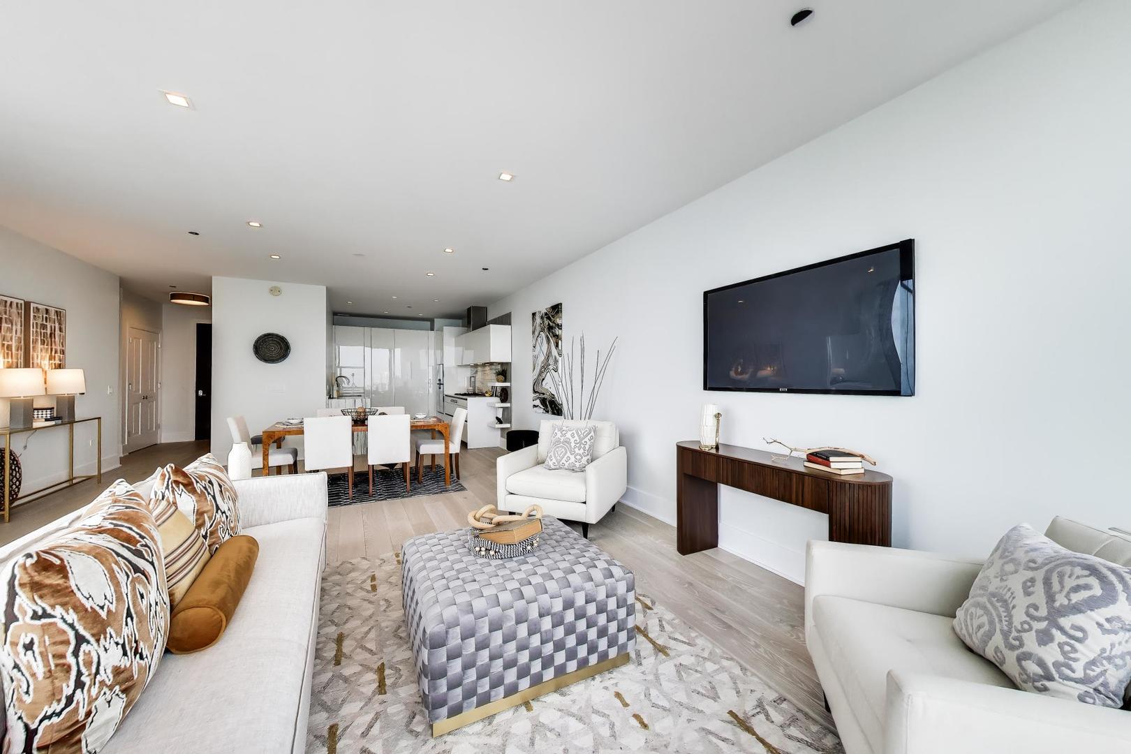 363 E Wacker Drive 5105 Property Photo 3