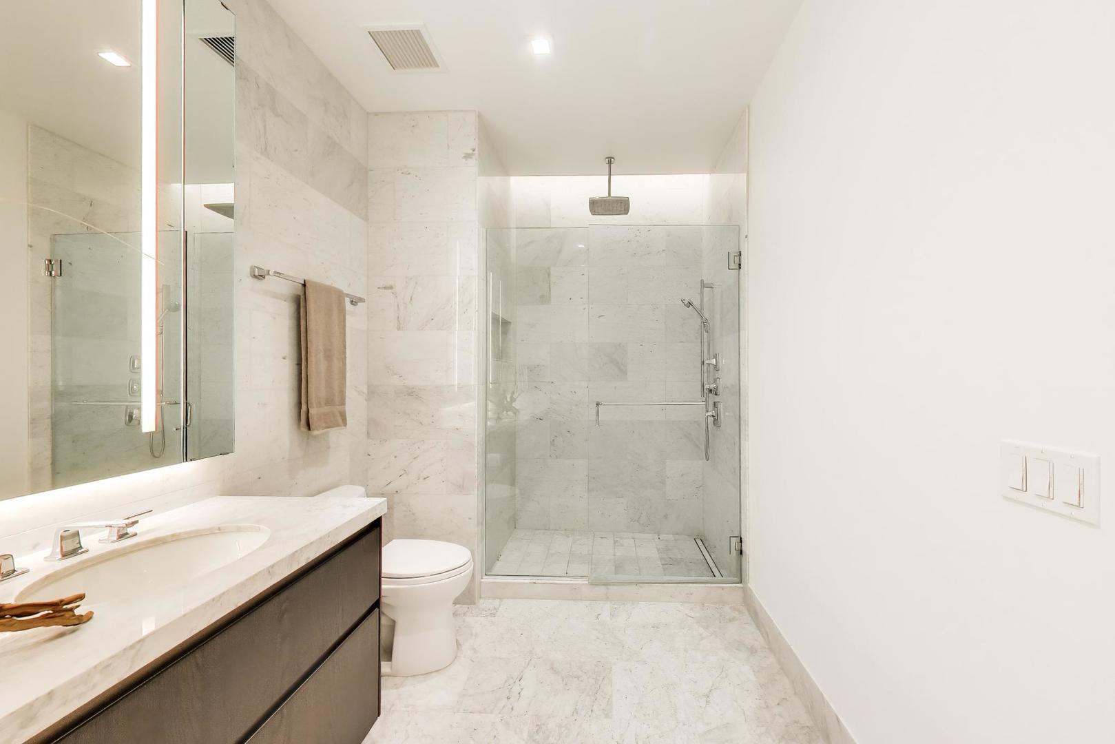 363 E Wacker Drive 5105 Property Photo 16