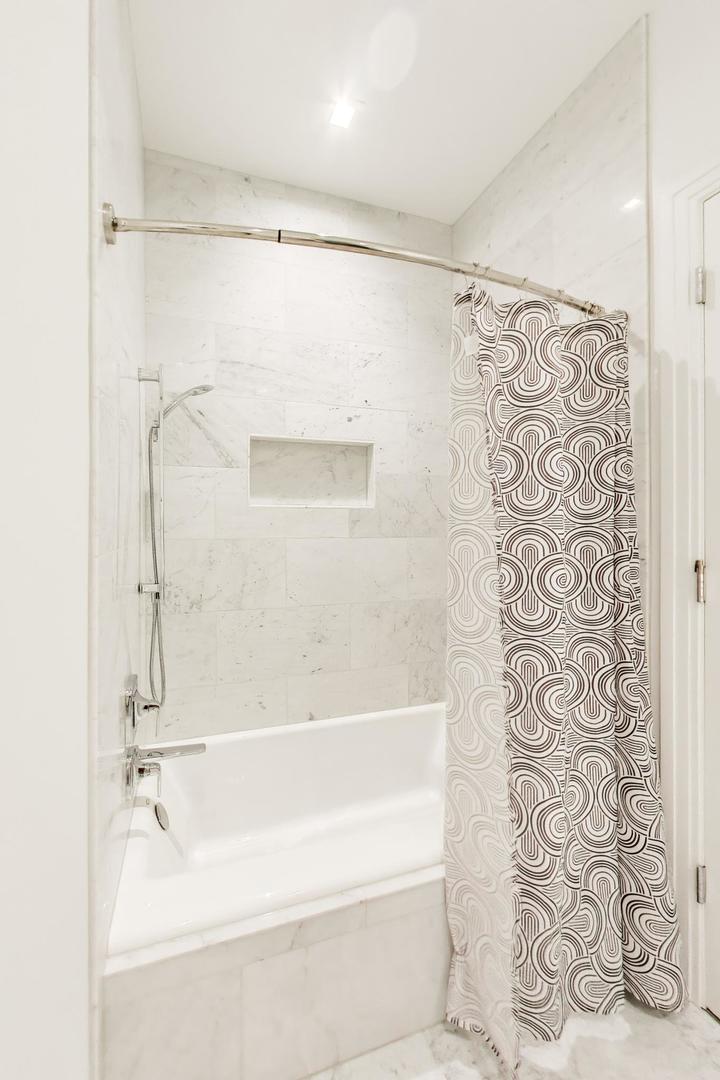363 E Wacker Drive 5105 Property Photo 20