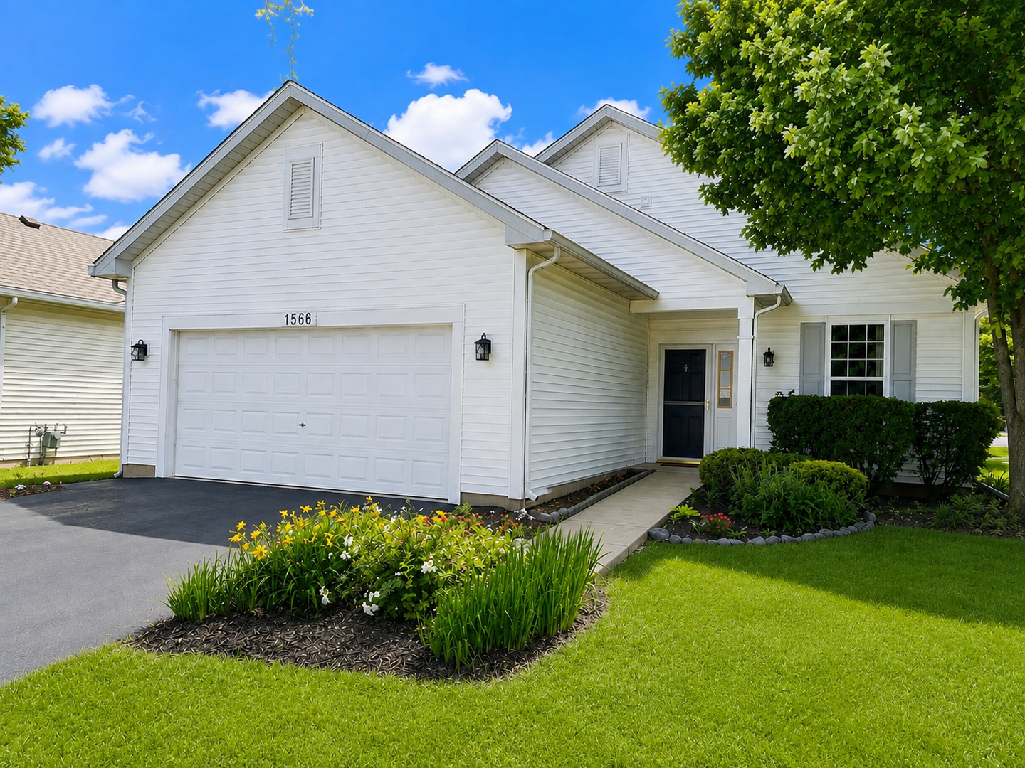 1566 Benzie Circle Property Photo 1