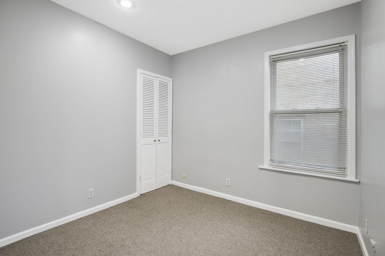 6254 W Barry Avenue Property Photo 9