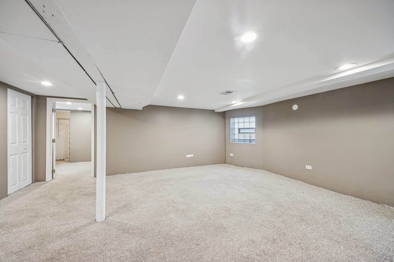 6254 W Barry Avenue Property Photo 22