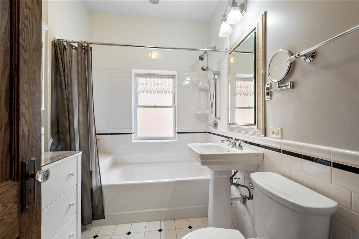 4026 N Major Avenue Property Photo 11