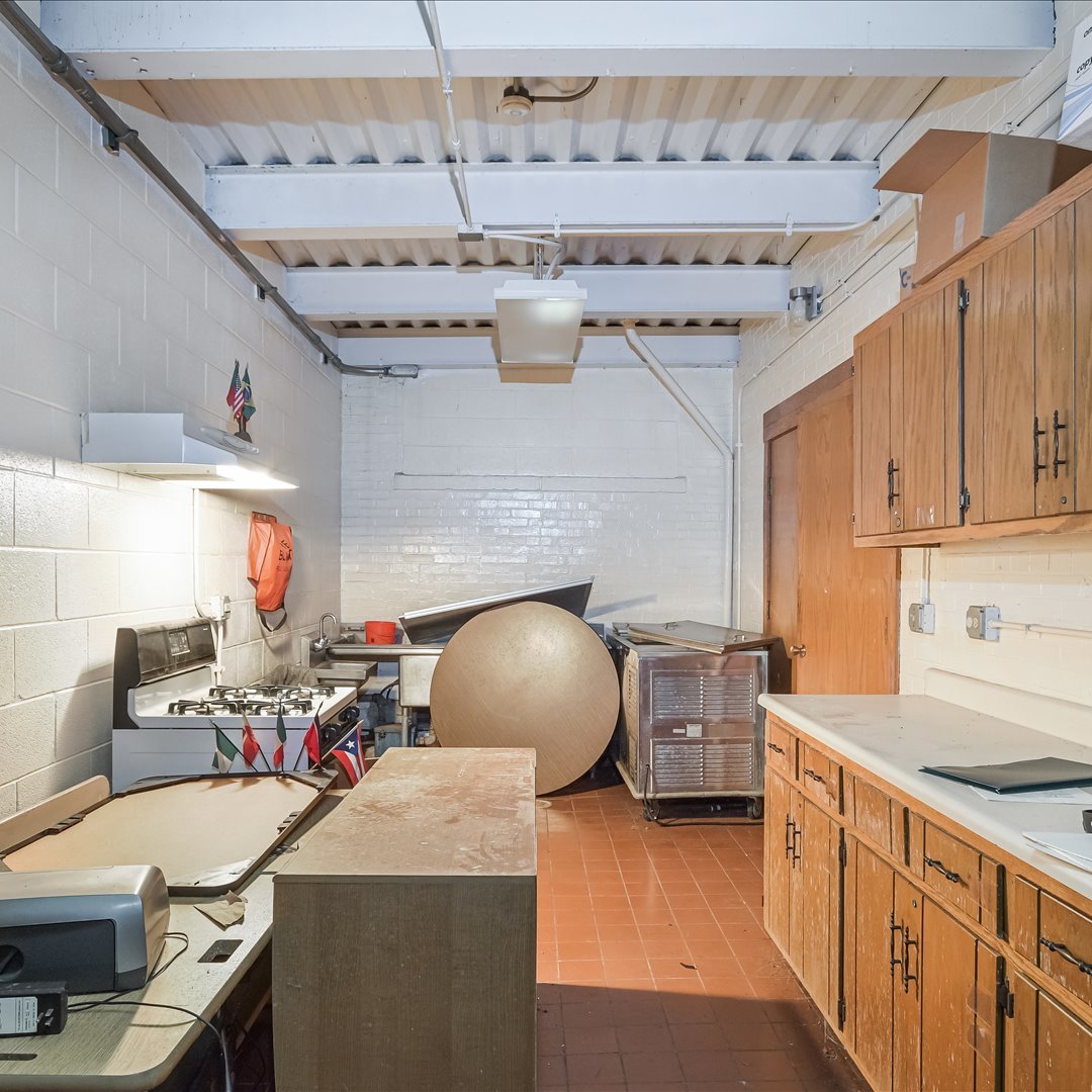 8231 S South Shore Drive Property Photo 4
