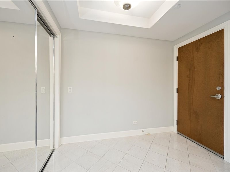 10 E Burlington Street 2j Property Photo 5