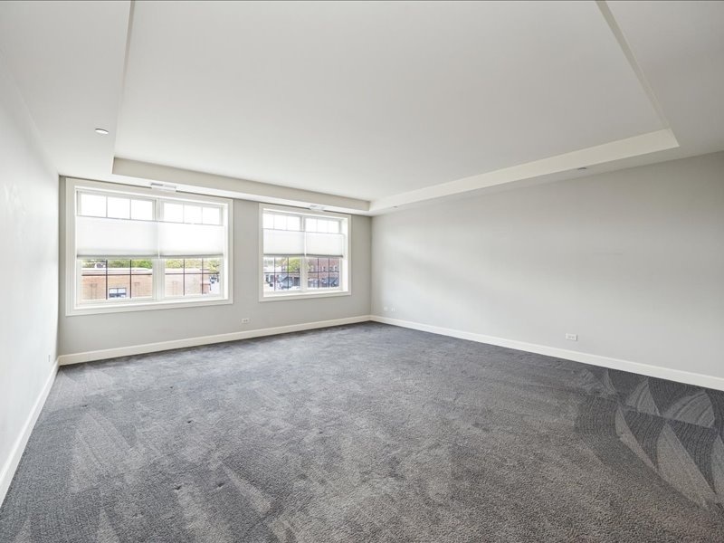 10 E Burlington Street 2j Property Photo 7