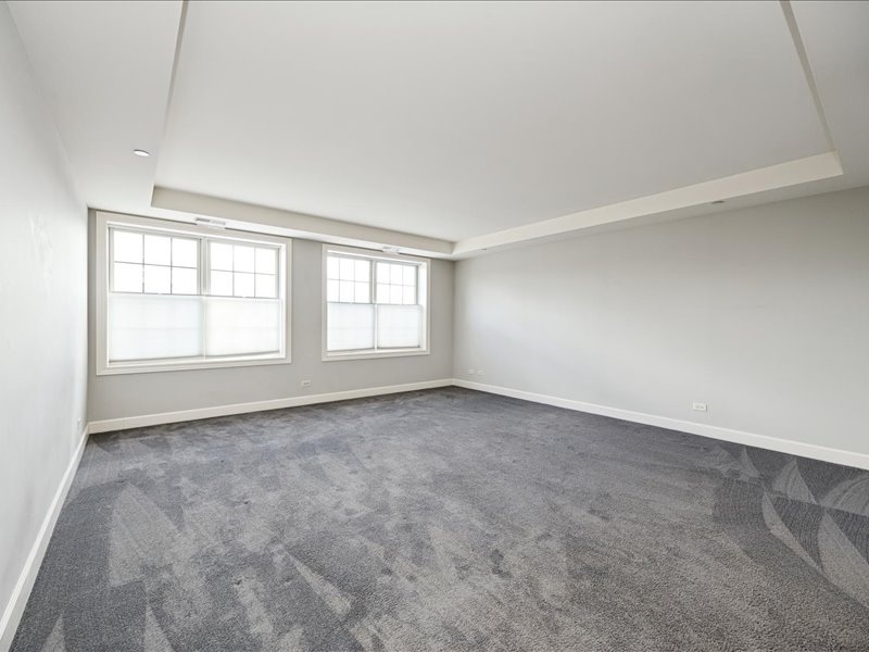 10 E Burlington Street 2j Property Photo 11