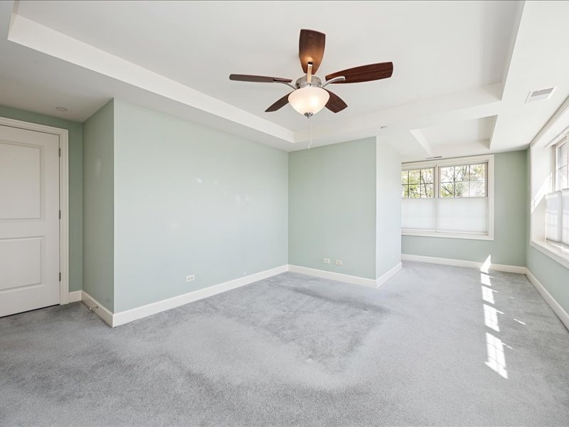 10 E Burlington Street 2j Property Photo 18
