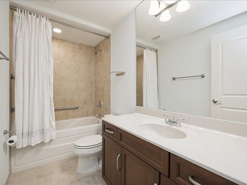 10 E Burlington Street 2j Property Photo 26
