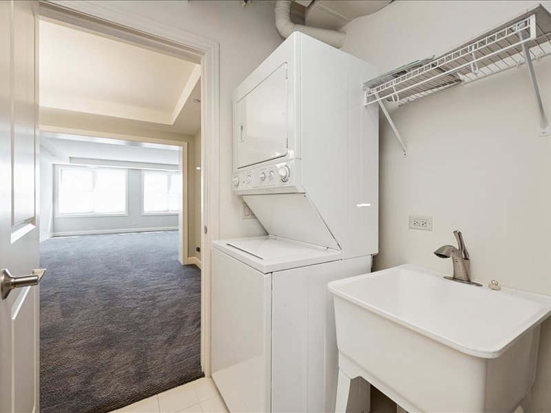 10 E Burlington Street 2j Property Photo 27