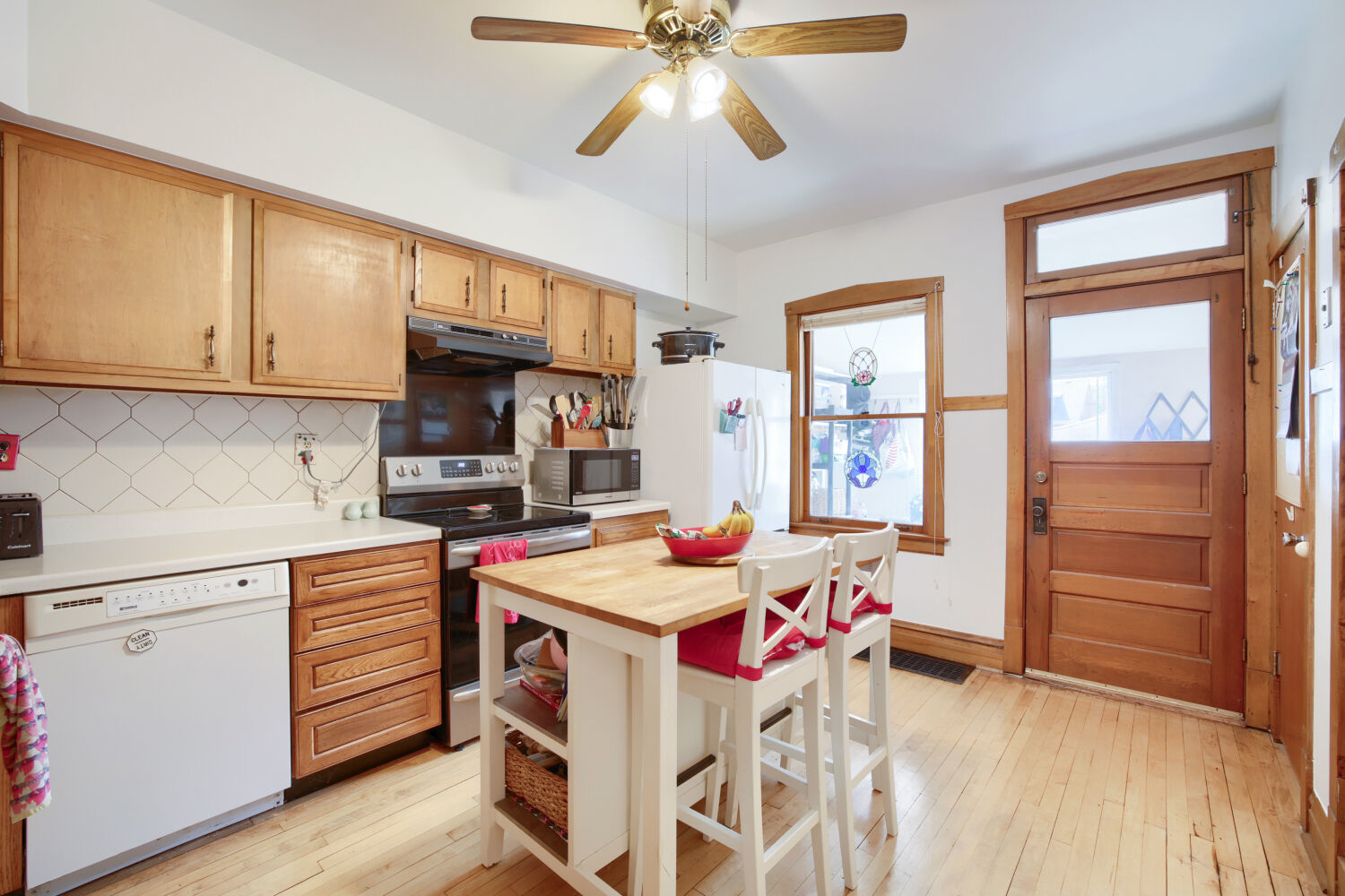 4050 N Menard Avenue Property Photo 10