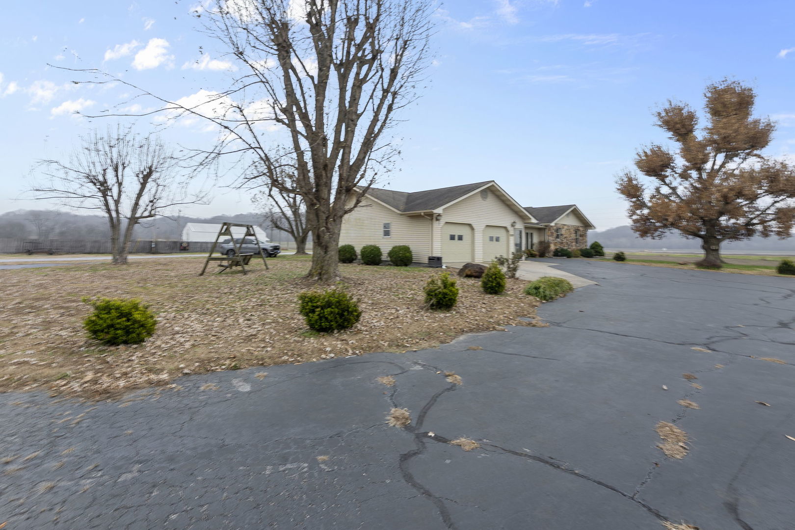 24250 Hanging Rock Road Property Photo 2