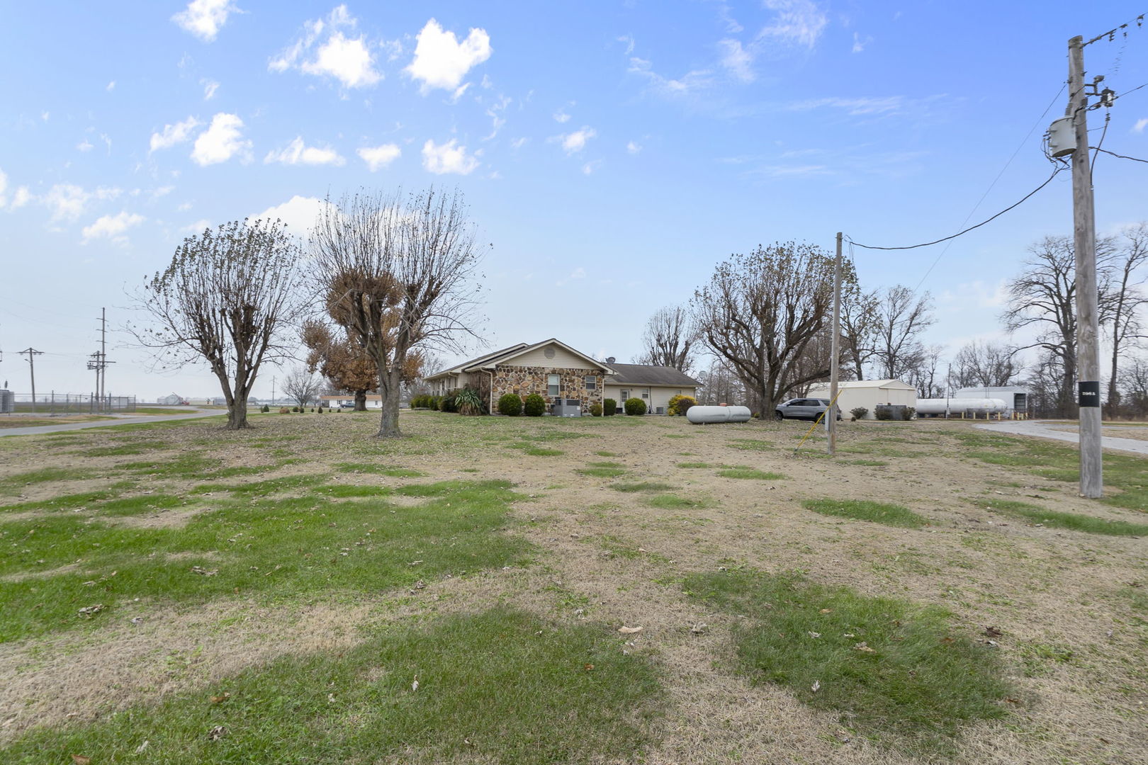 24250 Hanging Rock Road Property Photo 3