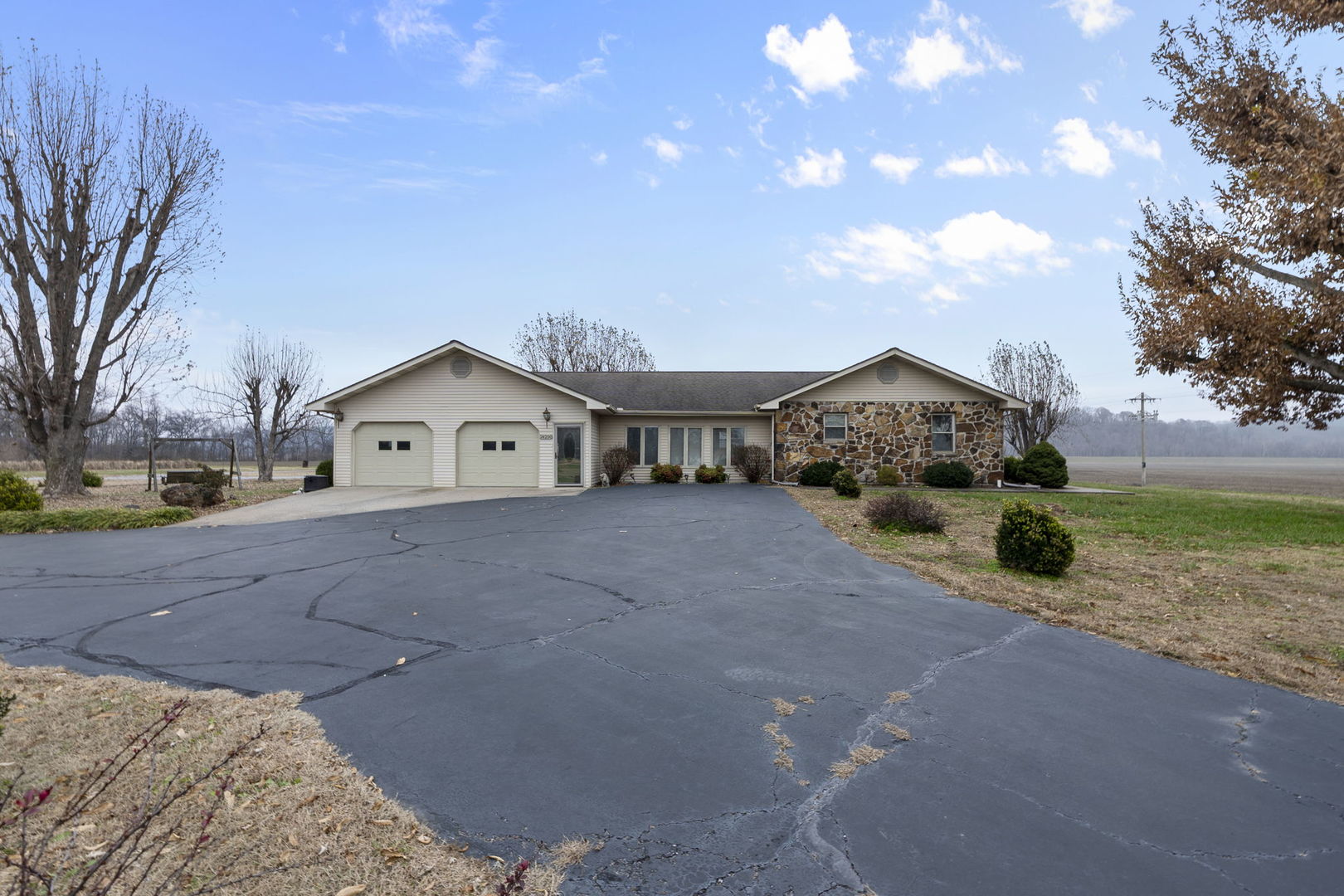 24250 Hanging Rock Road Property Photo 4