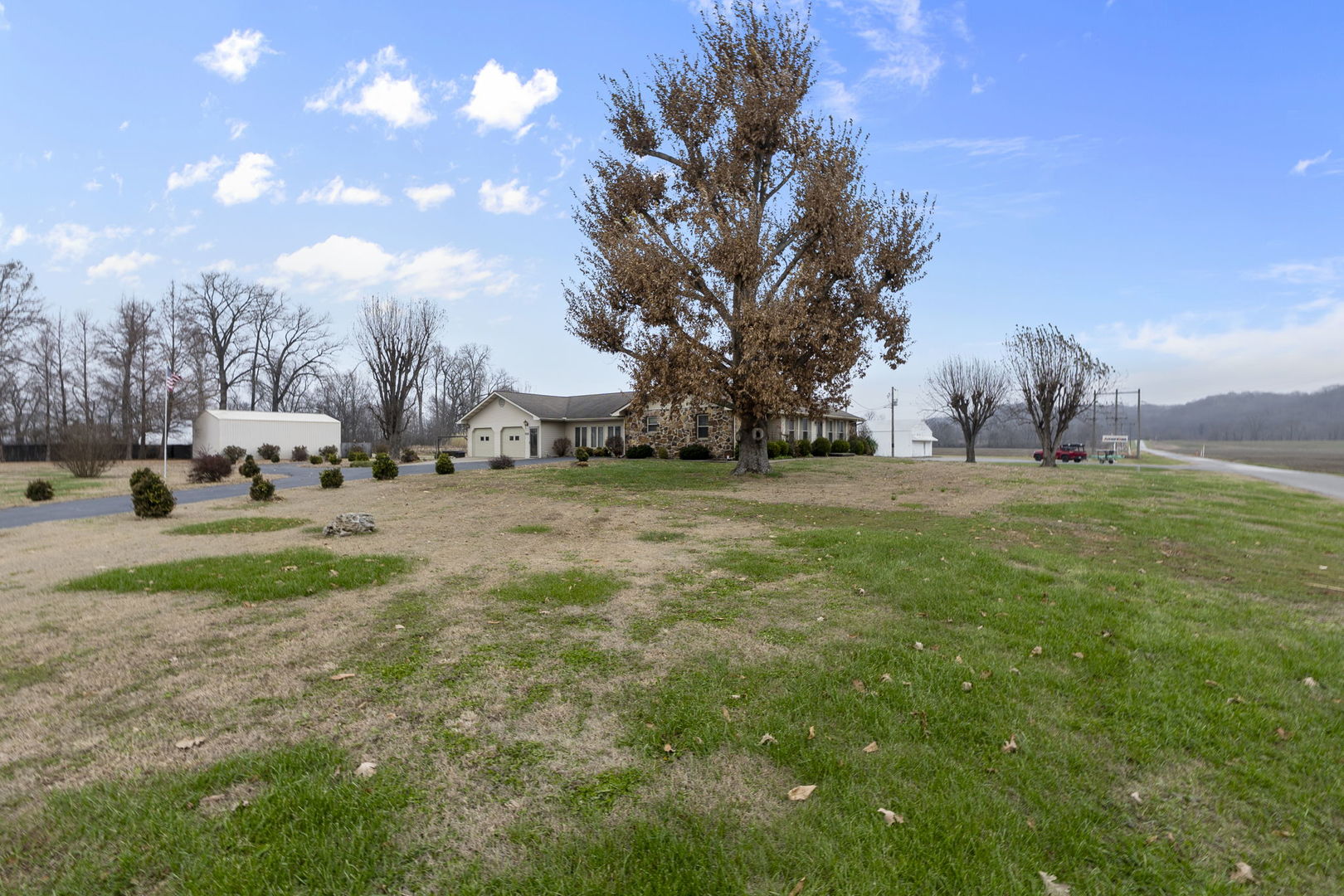 24250 Hanging Rock Road Property Photo 5