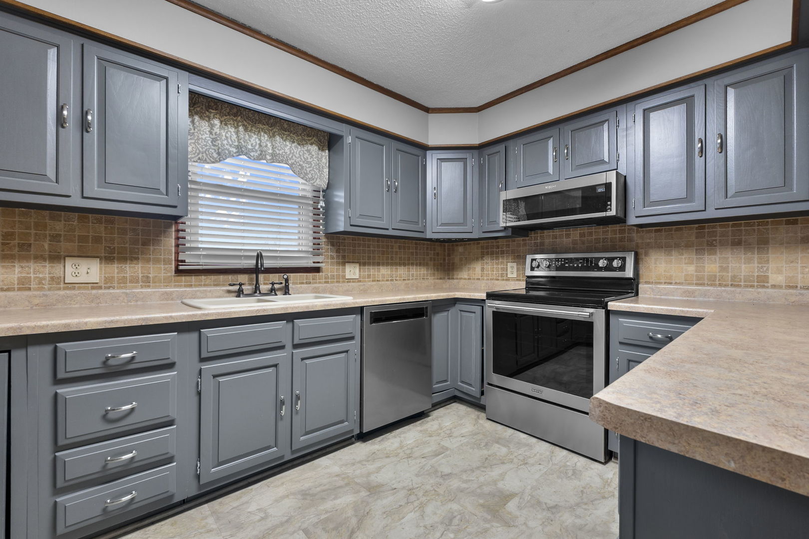 24250 Hanging Rock Road Property Photo 23
