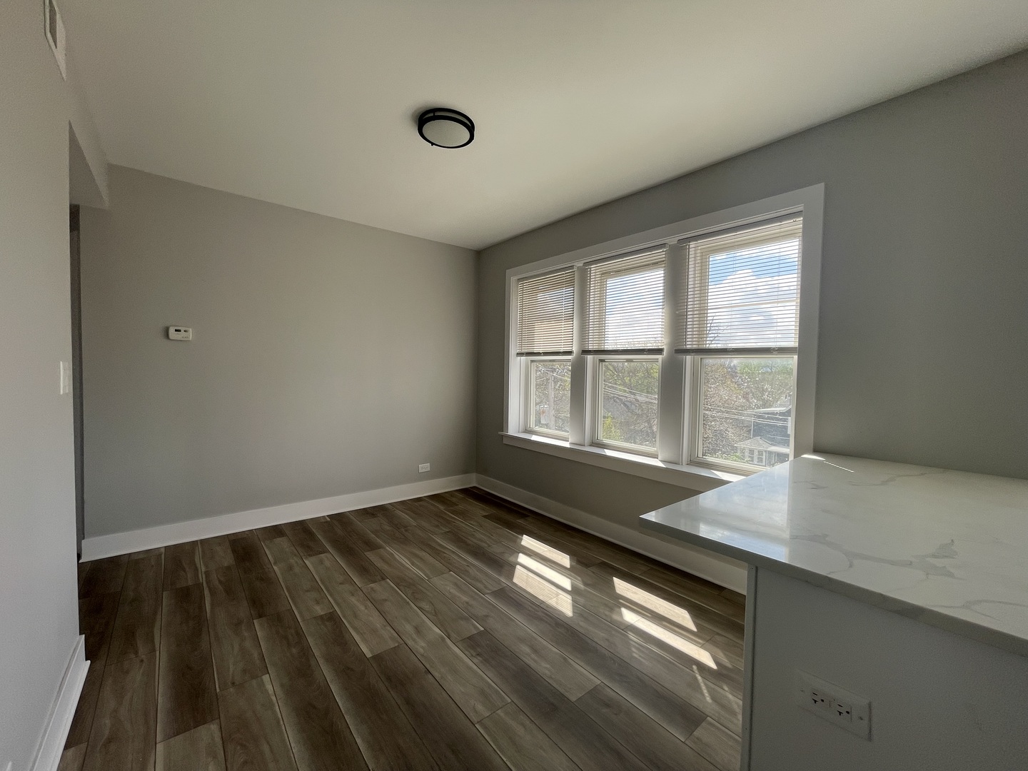 722 N Austin Boulevard 3w Property Photo 4