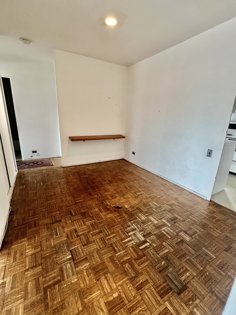 5530 S Shore Drive 5b Property Photo 3