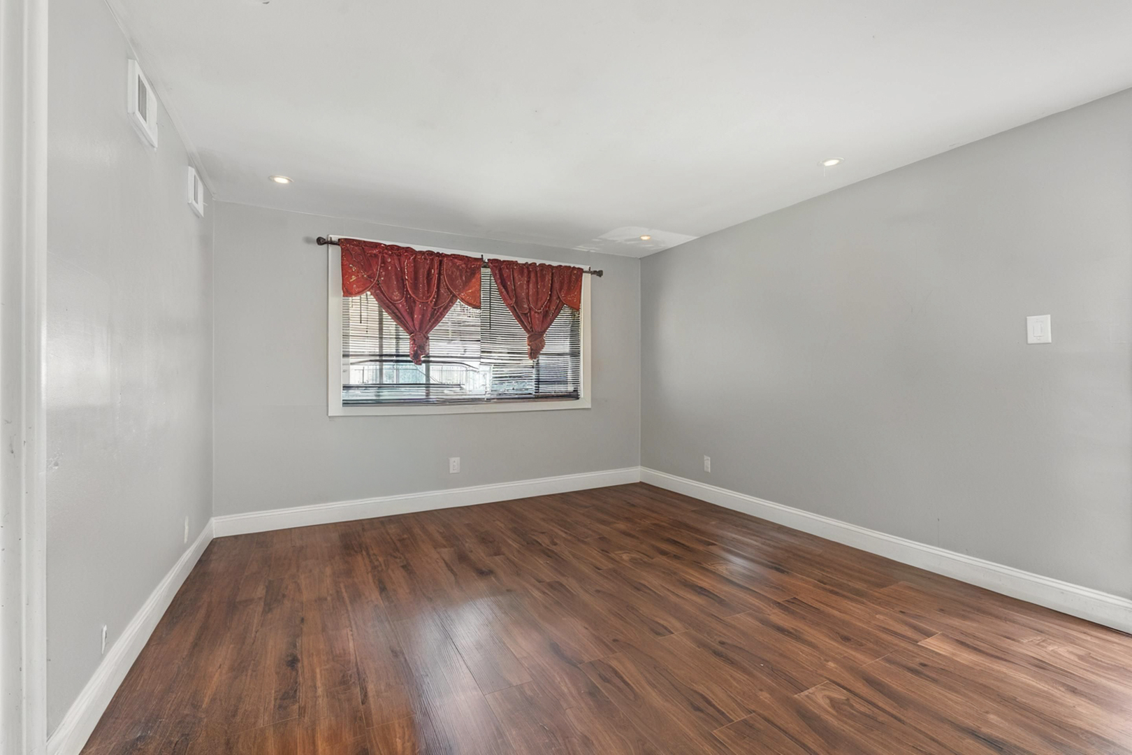 4541 S Laporte Avenue Property Photo 5