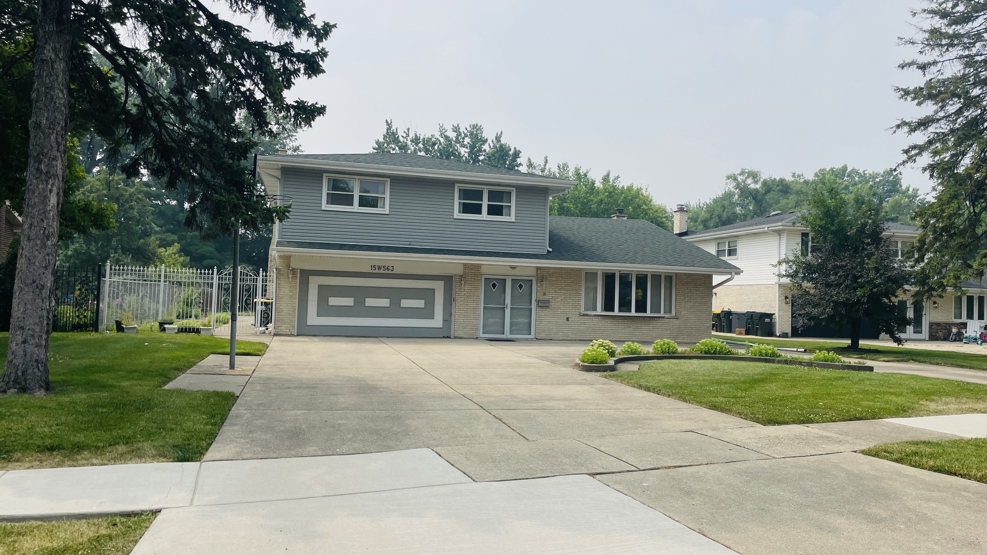 15w563 Diversey Avenue Property Photo 1