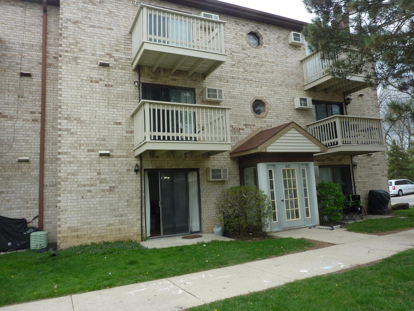 421 E Osage Lane 1A Property Photo 1