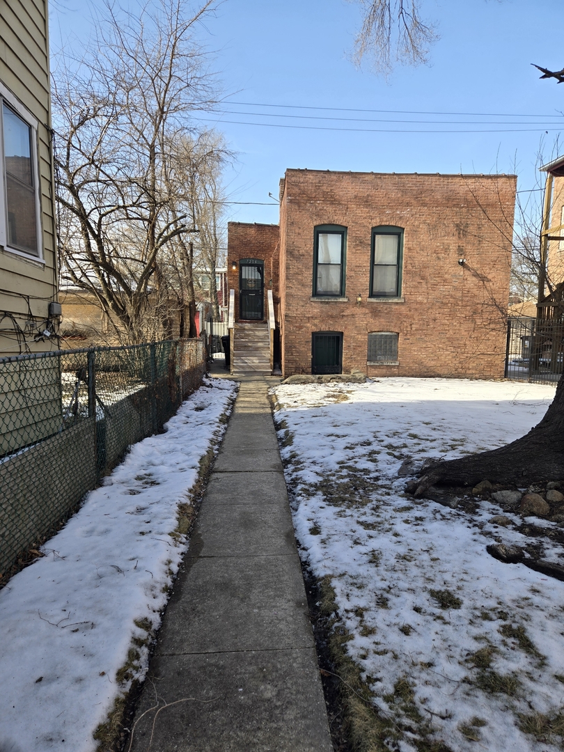 7204 S Rhodes Avenue Property Photo 1