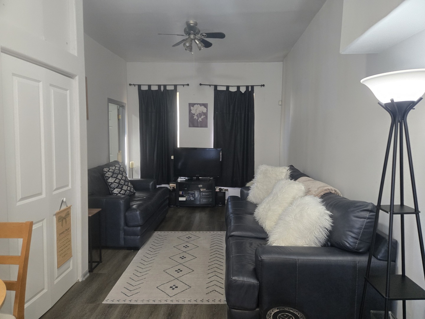 7204 S Rhodes Avenue Property Photo 3