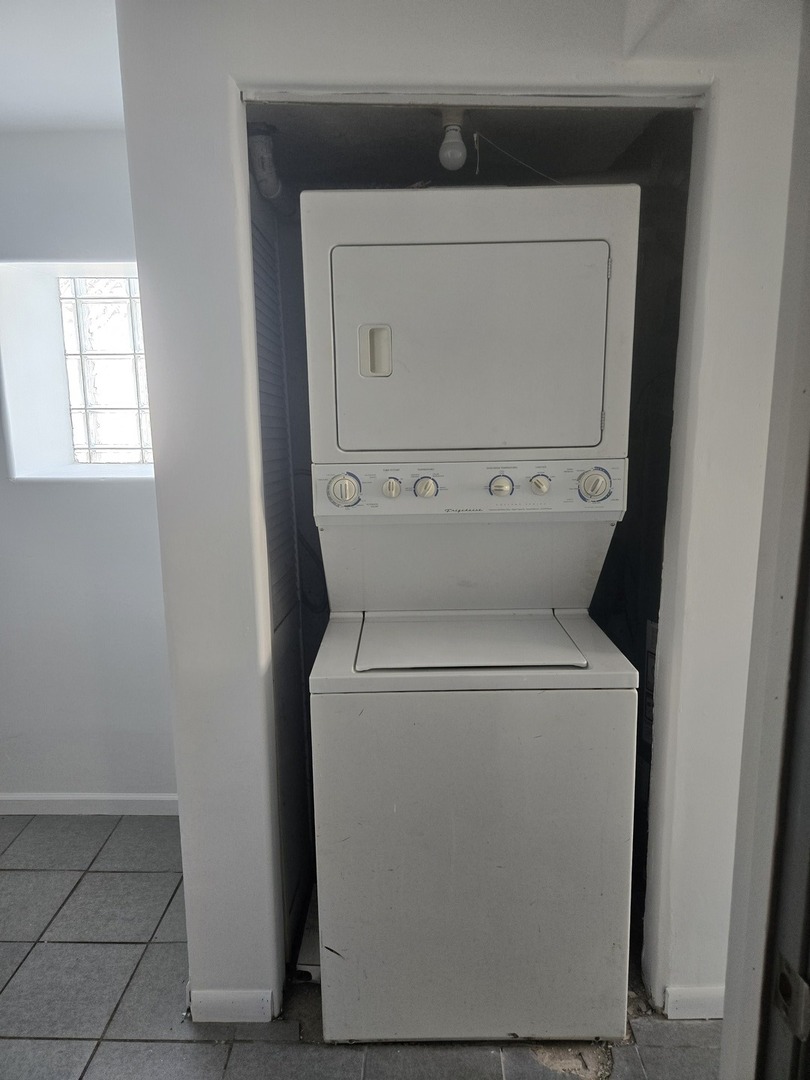 7204 S Rhodes Avenue Property Photo 11