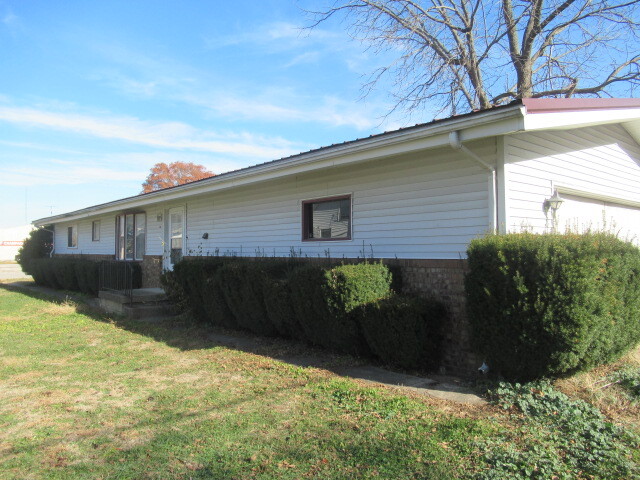 106 W Lincoln Avenue Property Photo 1
