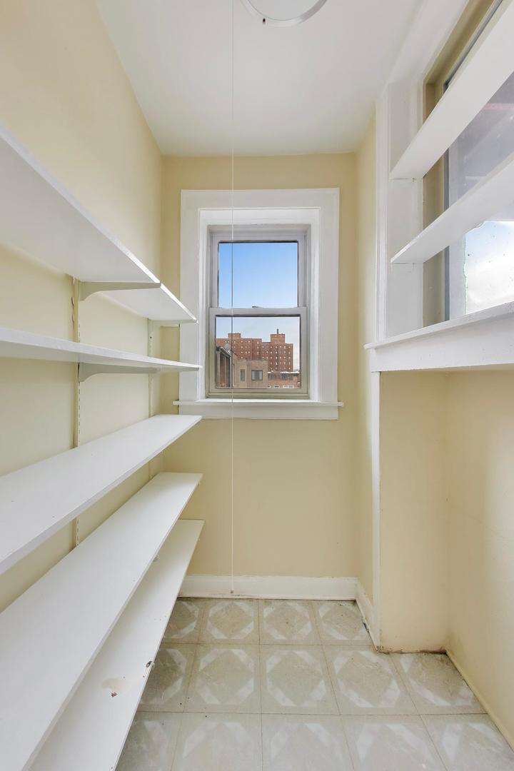 2221 E 68th Street 3 Property Photo 16