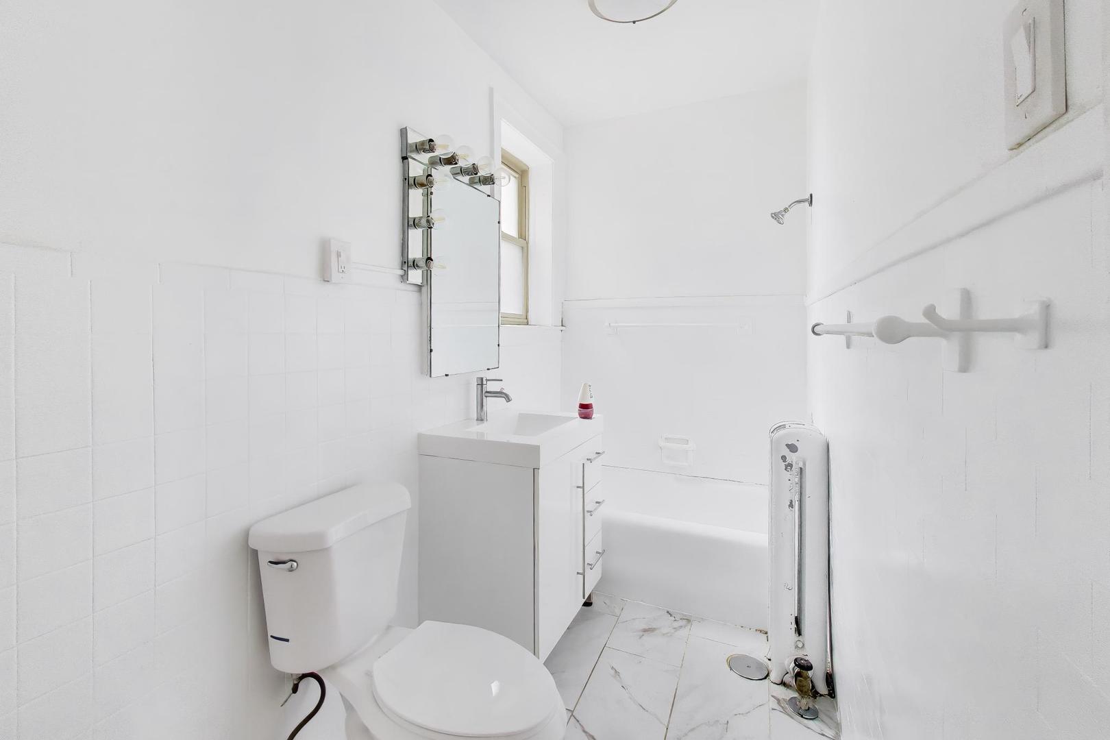 2221 E 68th Street 3 Property Photo 25